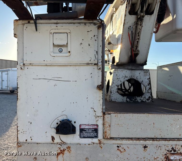 image for item ET4102 1994 Ford F700 bucket truck