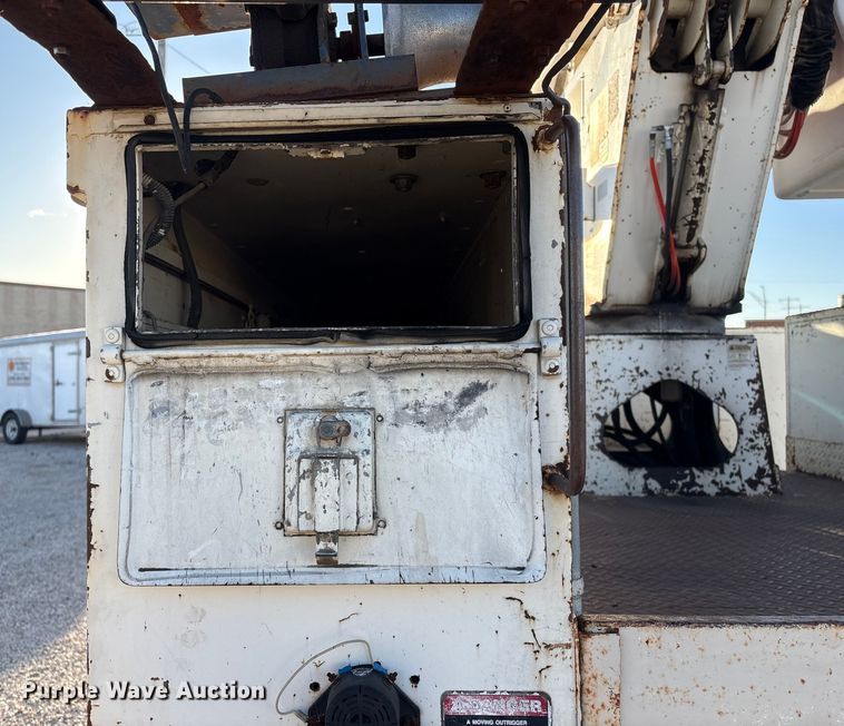 image for item ET4102 1994 Ford F700 bucket truck