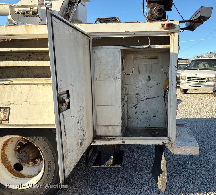 image for item ET4102 1994 Ford F700 bucket truck