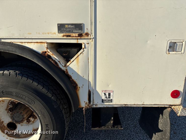 image for item ET4102 1994 Ford F700 bucket truck