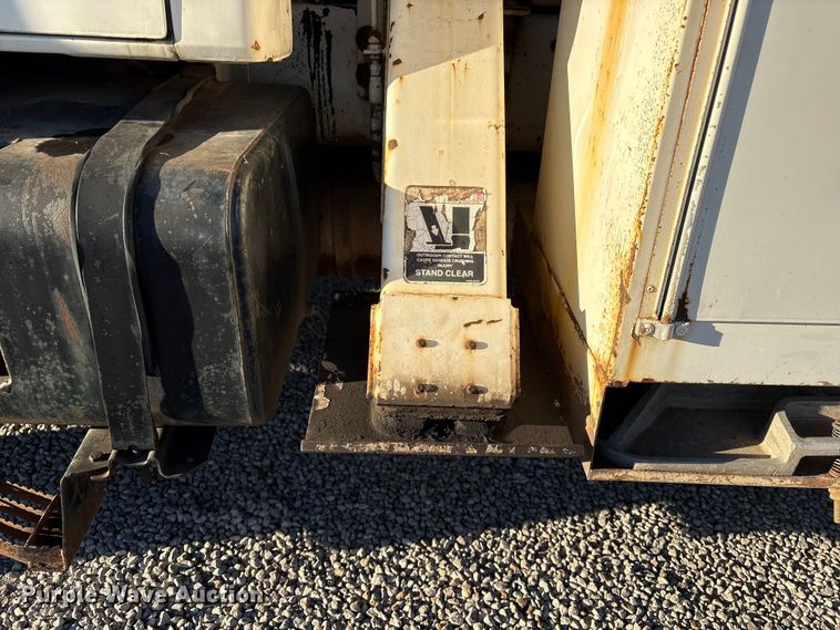 image for item ET4102 1994 Ford F700 bucket truck