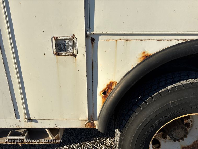 image for item ET4102 1994 Ford F700 bucket truck