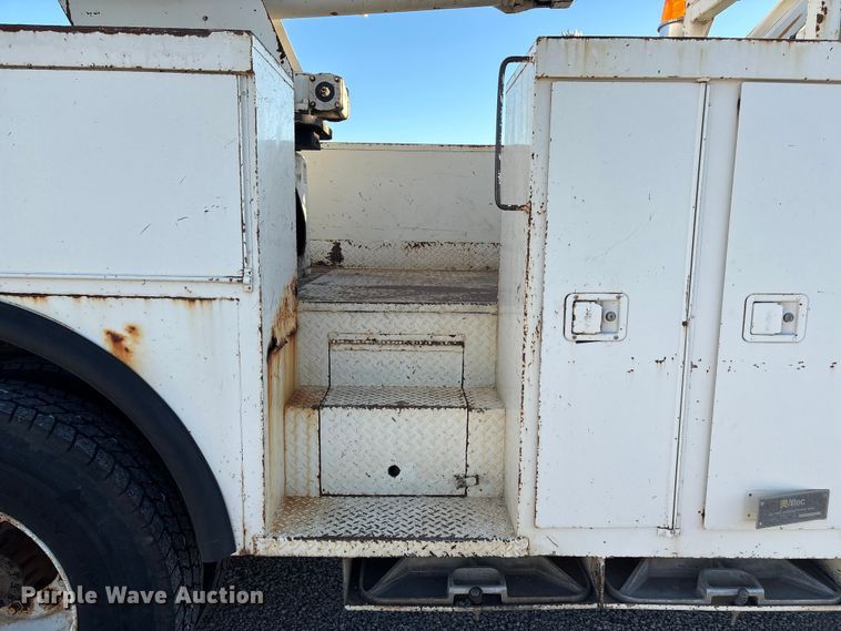 image for item ET4102 1994 Ford F700 bucket truck