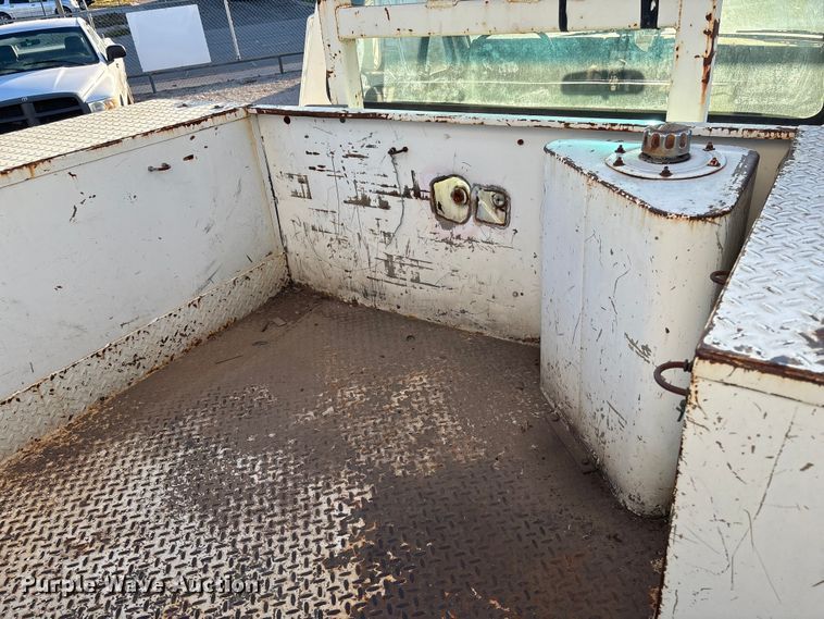 image for item ET4102 1994 Ford F700 bucket truck