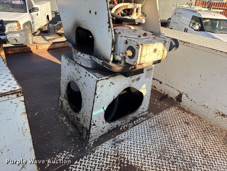 image for item ET4102 1994 Ford F700 bucket truck