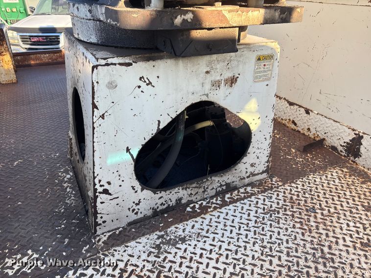 image for item ET4102 1994 Ford F700 bucket truck