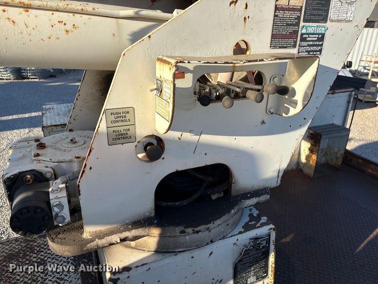 image for item ET4102 1994 Ford F700 bucket truck