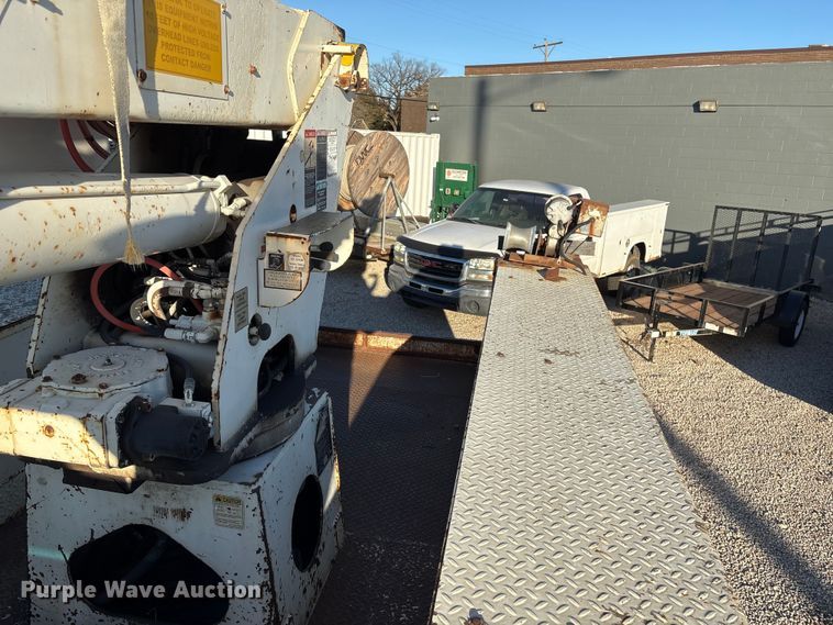 image for item ET4102 1994 Ford F700 bucket truck