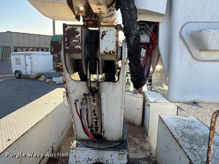 image for item ET4102 1994 Ford F700 bucket truck