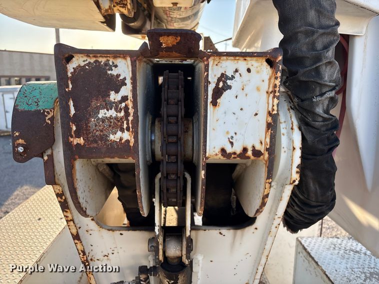 image for item ET4102 1994 Ford F700 bucket truck