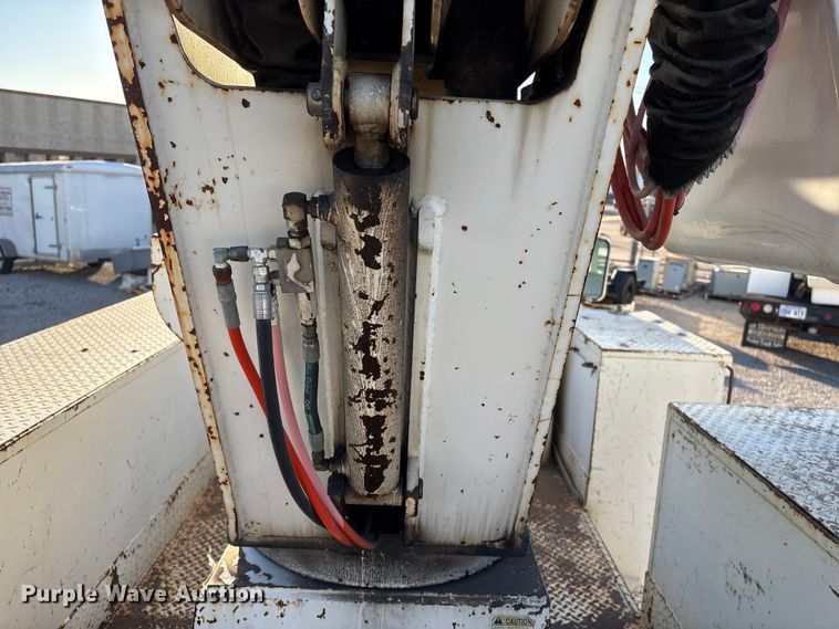 image for item ET4102 1994 Ford F700 bucket truck