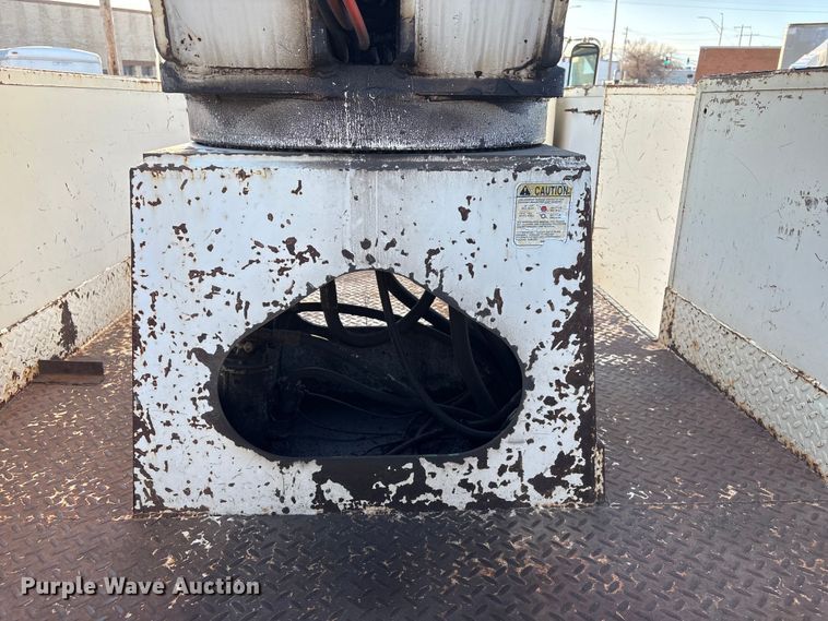 image for item ET4102 1994 Ford F700 bucket truck