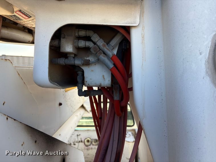 image for item ET4102 1994 Ford F700 bucket truck