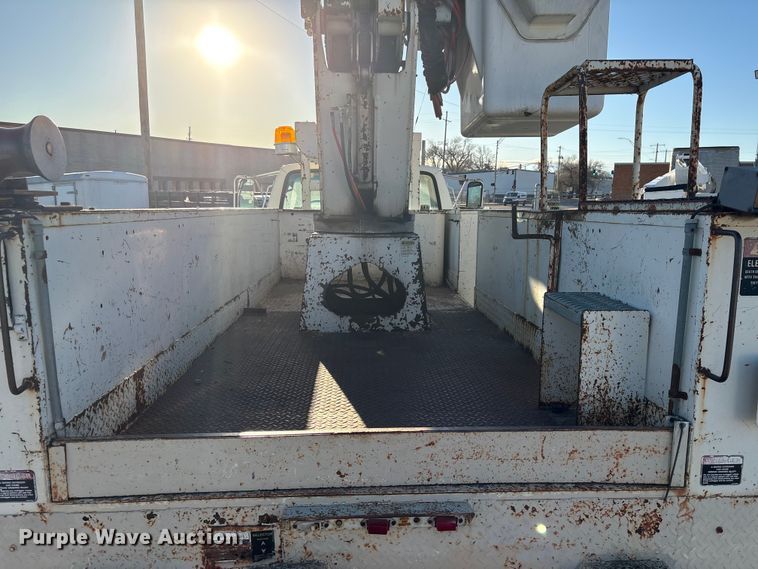 image for item ET4102 1994 Ford F700 bucket truck