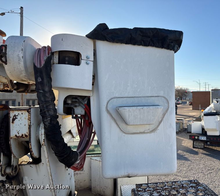 image for item ET4102 1994 Ford F700 bucket truck