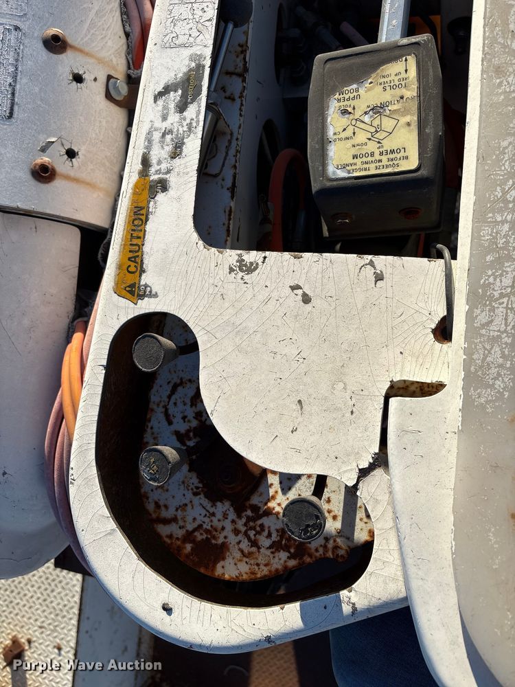 image for item ET4102 1994 Ford F700 bucket truck