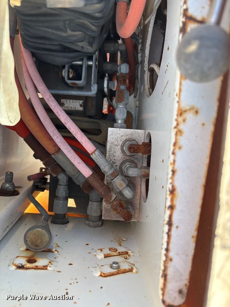 image for item ET4102 1994 Ford F700 bucket truck