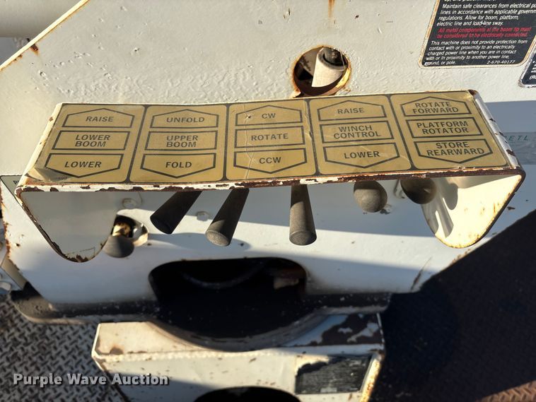 image for item ET4102 1994 Ford F700 bucket truck