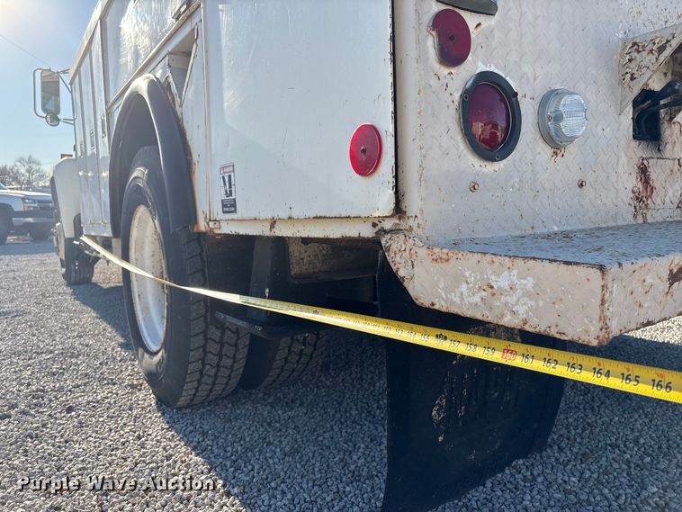 image for item ET4102 1994 Ford F700 bucket truck