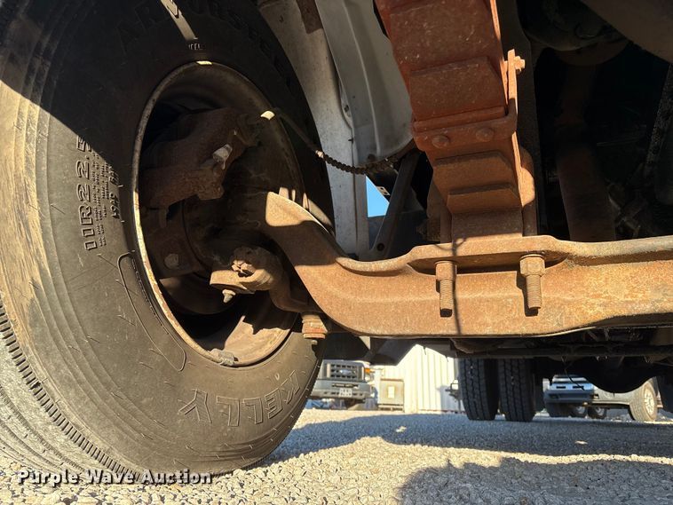 image for item ET4102 1994 Ford F700 bucket truck