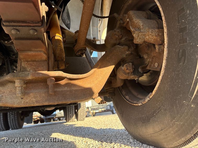 image for item ET4102 1994 Ford F700 bucket truck