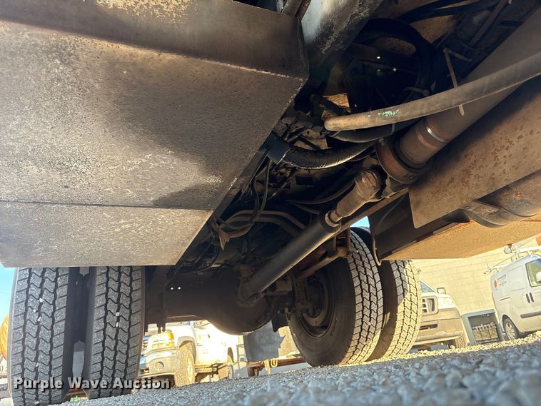 image for item ET4102 1994 Ford F700 bucket truck