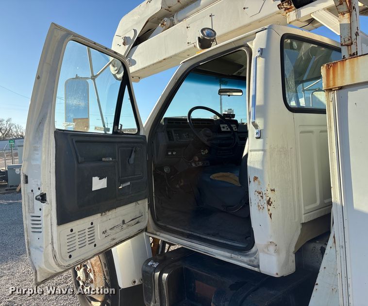 image for item ET4102 1994 Ford F700 bucket truck