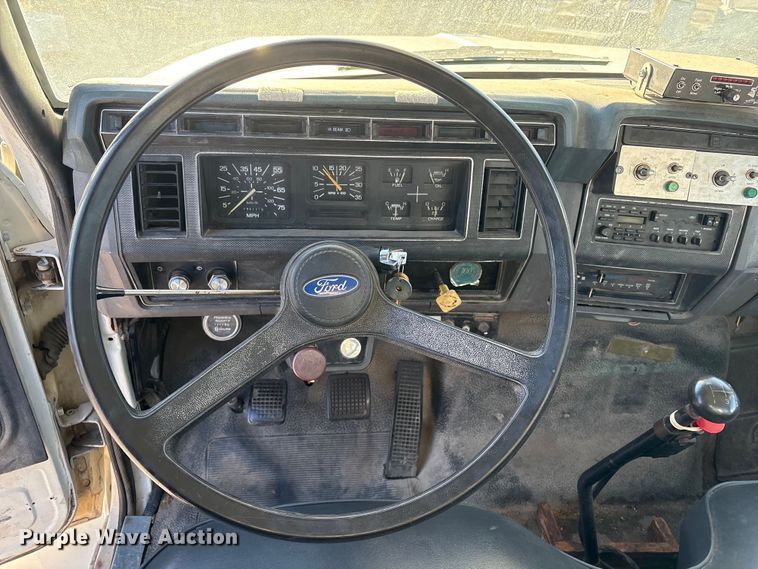 image for item ET4102 1994 Ford F700 bucket truck