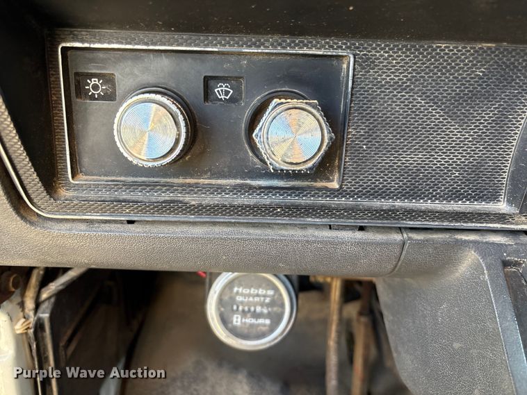 image for item ET4102 1994 Ford F700 bucket truck