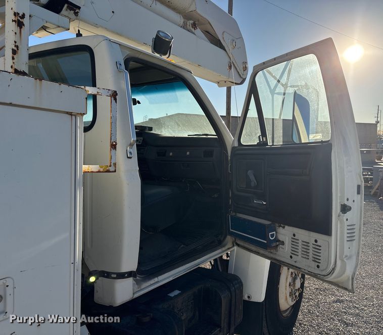 image for item ET4102 1994 Ford F700 bucket truck