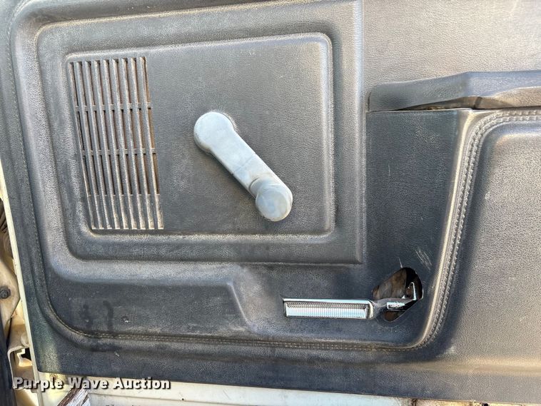 image for item ET4102 1994 Ford F700 bucket truck