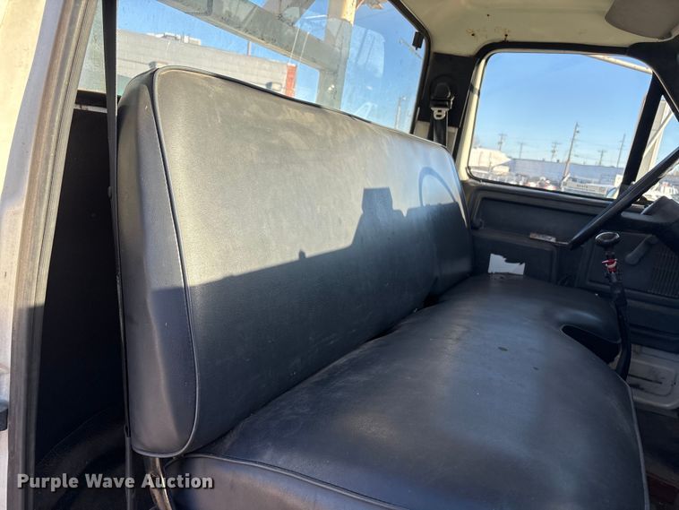 image for item ET4102 1994 Ford F700 bucket truck