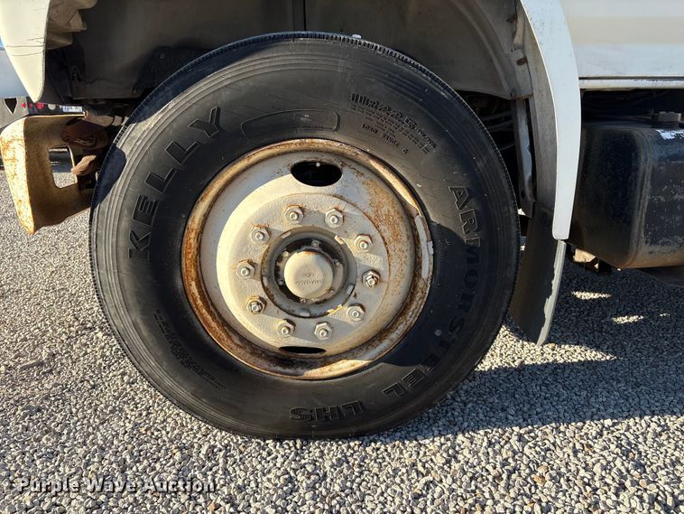 image for item ET4102 1994 Ford F700 bucket truck