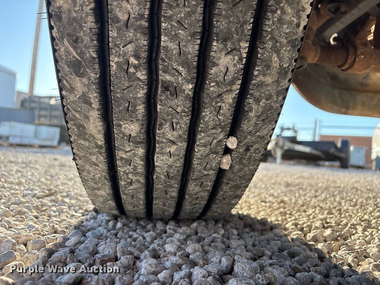 image for item ET4102 1994 Ford F700 bucket truck