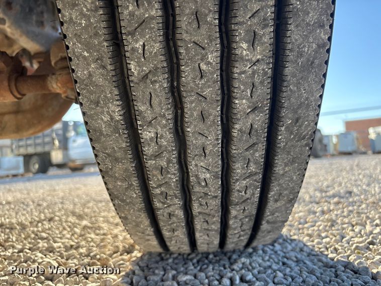 image for item ET4102 1994 Ford F700 bucket truck