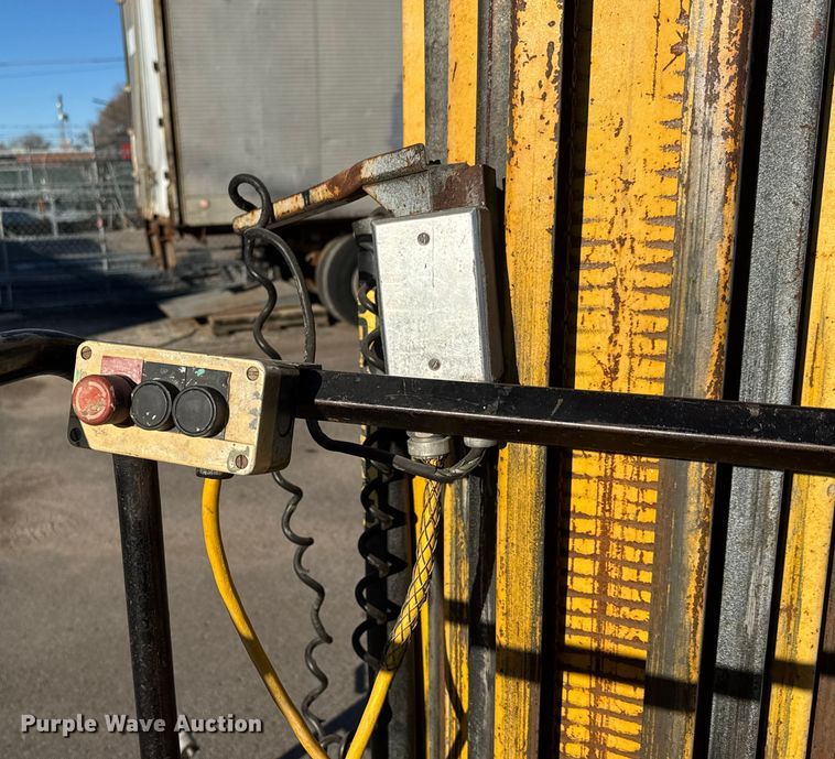 image for item ET4104 Bil-Jax Cougar vertical lift