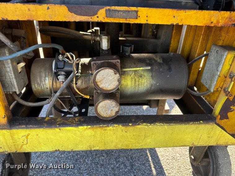 image for item ET4104 Bil-Jax Cougar vertical lift