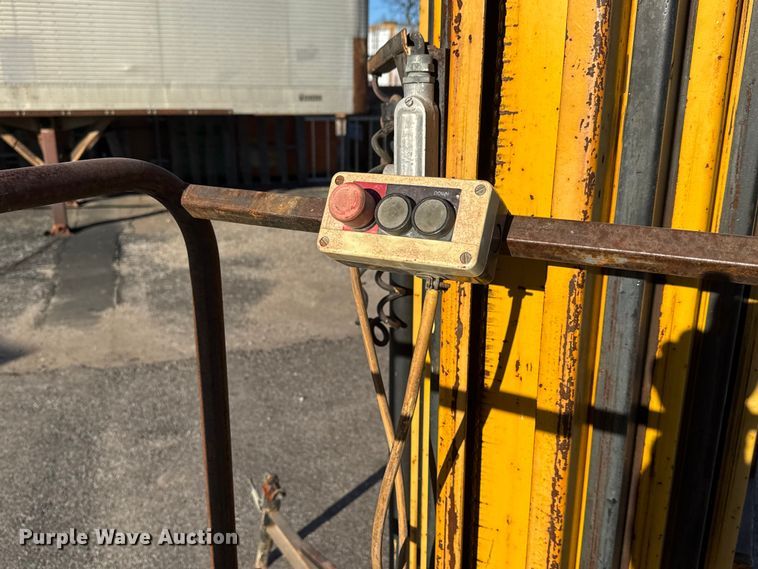 image for item ET4105 Bil-Jax Cougar vertical lift