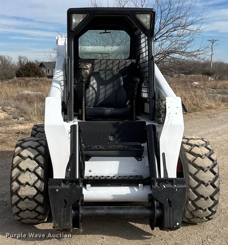 image for item ET4132 2002 Bobcat S250 skid steer loader