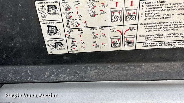 image for item ET4132 2002 Bobcat S250 skid steer loader