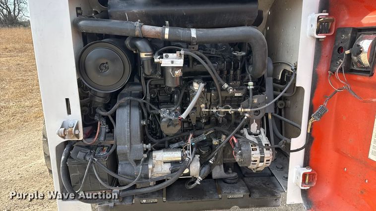 image for item ET4132 2002 Bobcat S250 skid steer loader