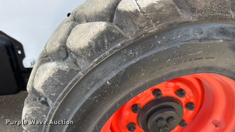 image for item ET4132 2002 Bobcat S250 skid steer loader