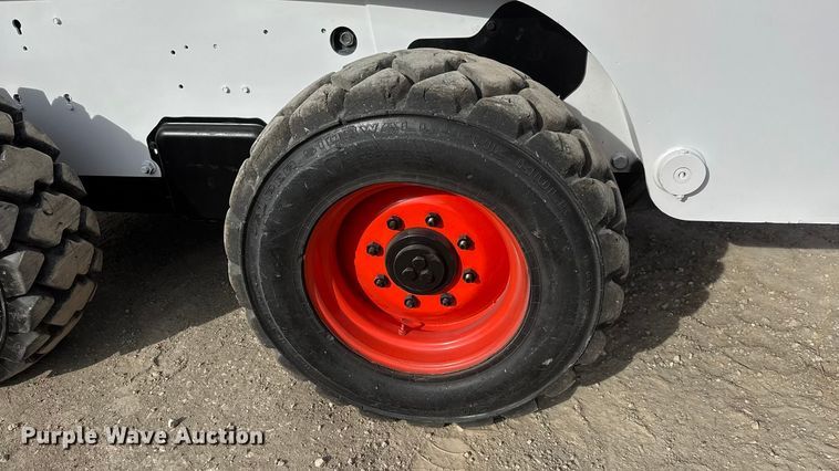 image for item ET4132 2002 Bobcat S250 skid steer loader