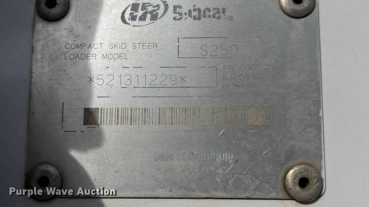 image for item ET4132 2002 Bobcat S250 skid steer loader