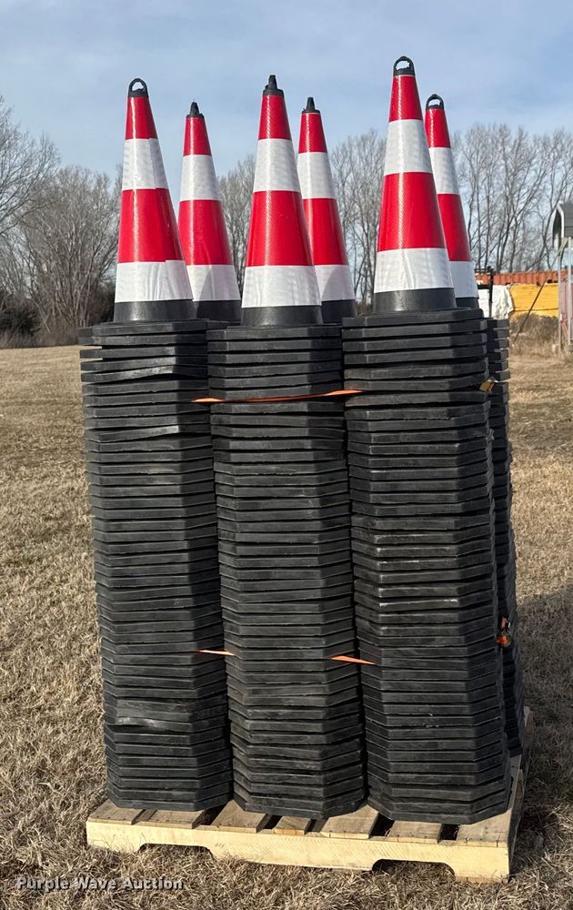 image for item ET4150 (250) Iranch traffic cones