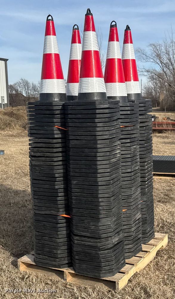 image for item ET4150 (250) Iranch traffic cones