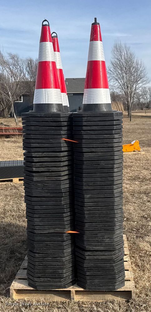 image for item ET4150 (250) Iranch traffic cones