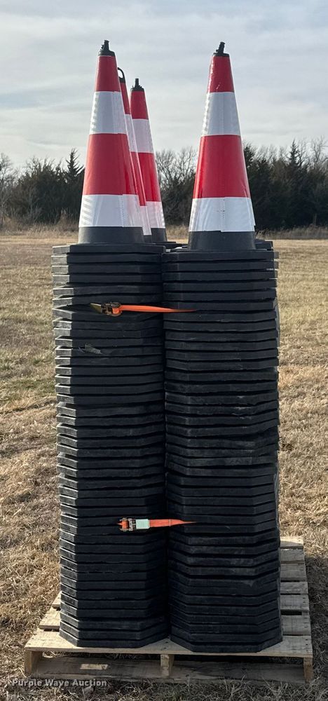 image for item ET4150 (250) Iranch traffic cones