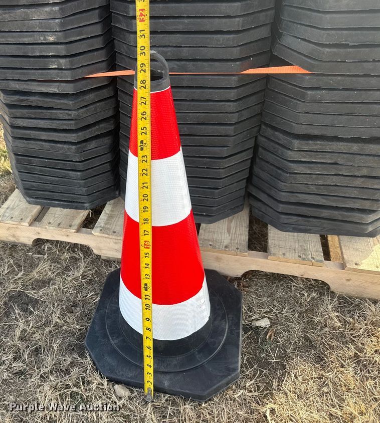 image for item ET4150 (250) Iranch traffic cones