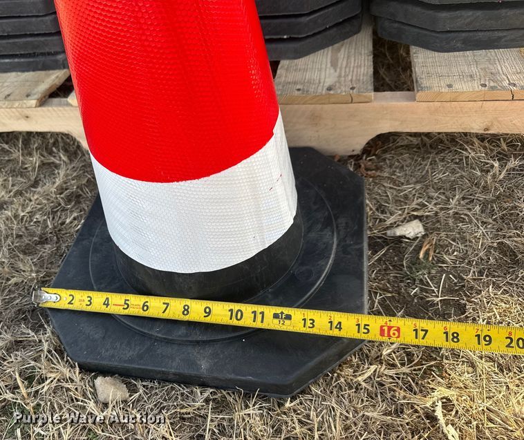 image for item ET4150 (250) Iranch traffic cones